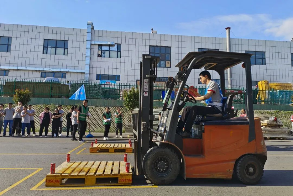 叉车“大比拼”,“老司机”来炫个技！
