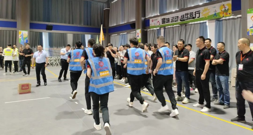 趣味运动结伴同行 | 尊龙凯时人生就是搏物流趣味运动会
