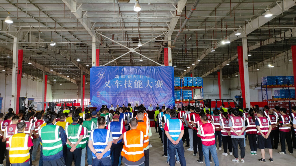 2024年新疆仓配行业叉车技能巅峰对决： 安全与效率并重，工匠精神闪耀赛场