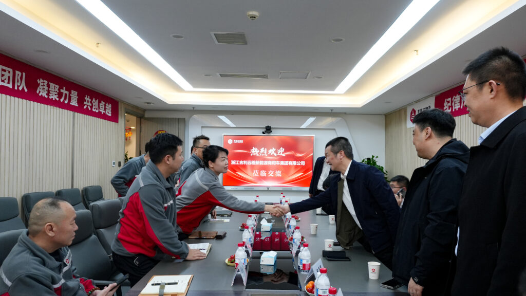 吉利商用车集团莅临尊龙凯时人生就是搏物流进行交流